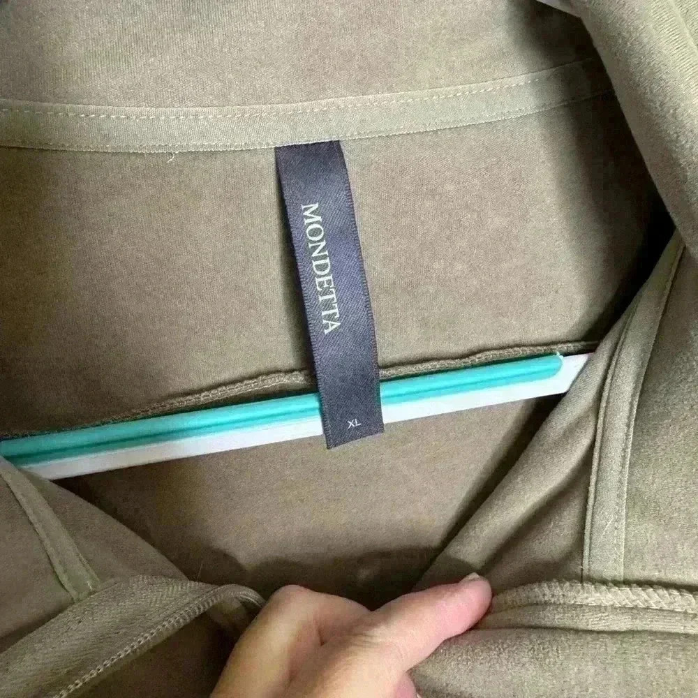 MONDETTA Beige zip up with pockets. Size XL. - Picture 4 of 5